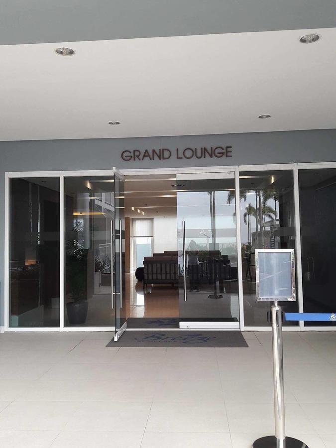 De Luxe, Standard And Studio Suites -The Breeze Residences-Close To Airport,Mall Of Asia, Us Embassy มะนิลา ภายนอก รูปภาพ